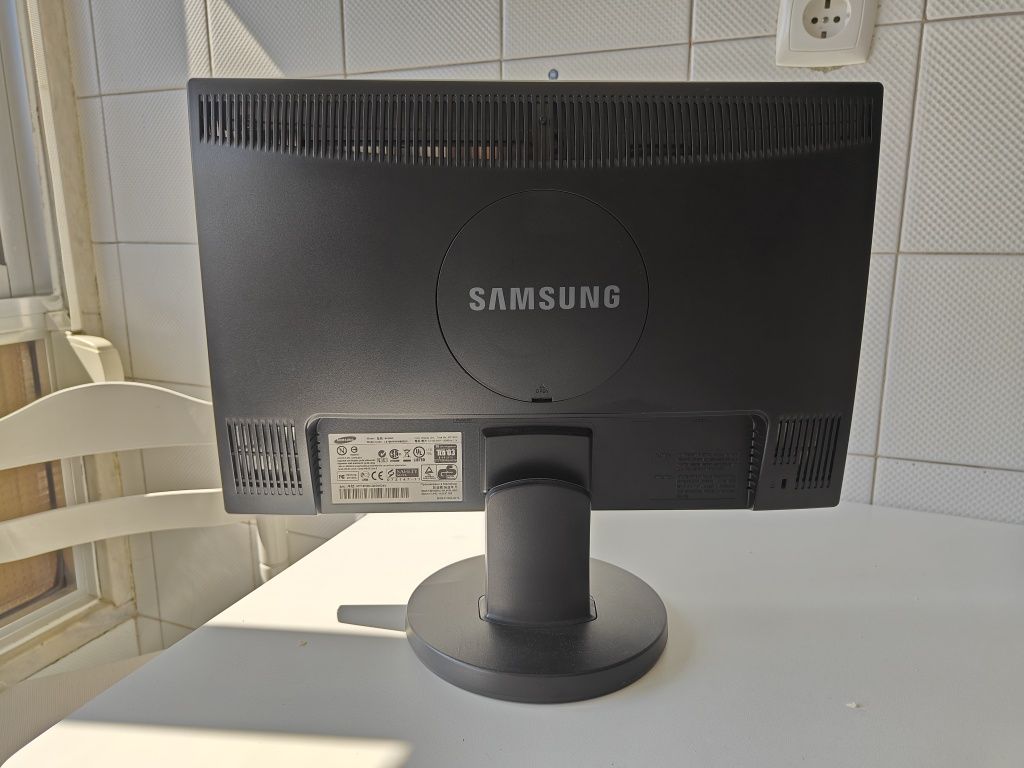 Monitor 19" Samsung SynMaster 943NW