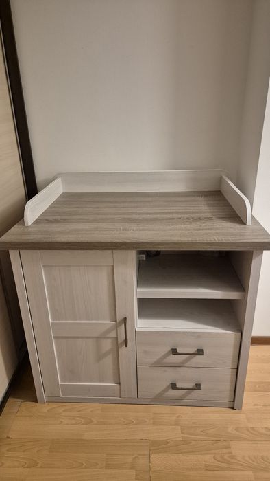 Komoda z przewijakiem.