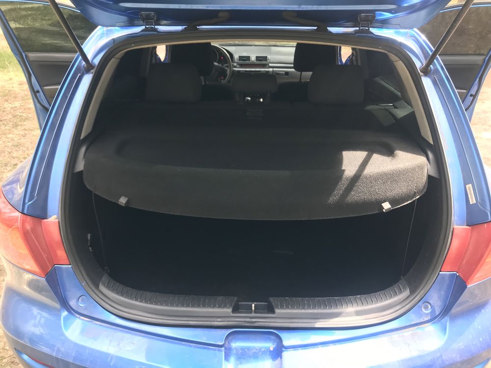 Mazda 3 1.6 хэтчбек синего цвета