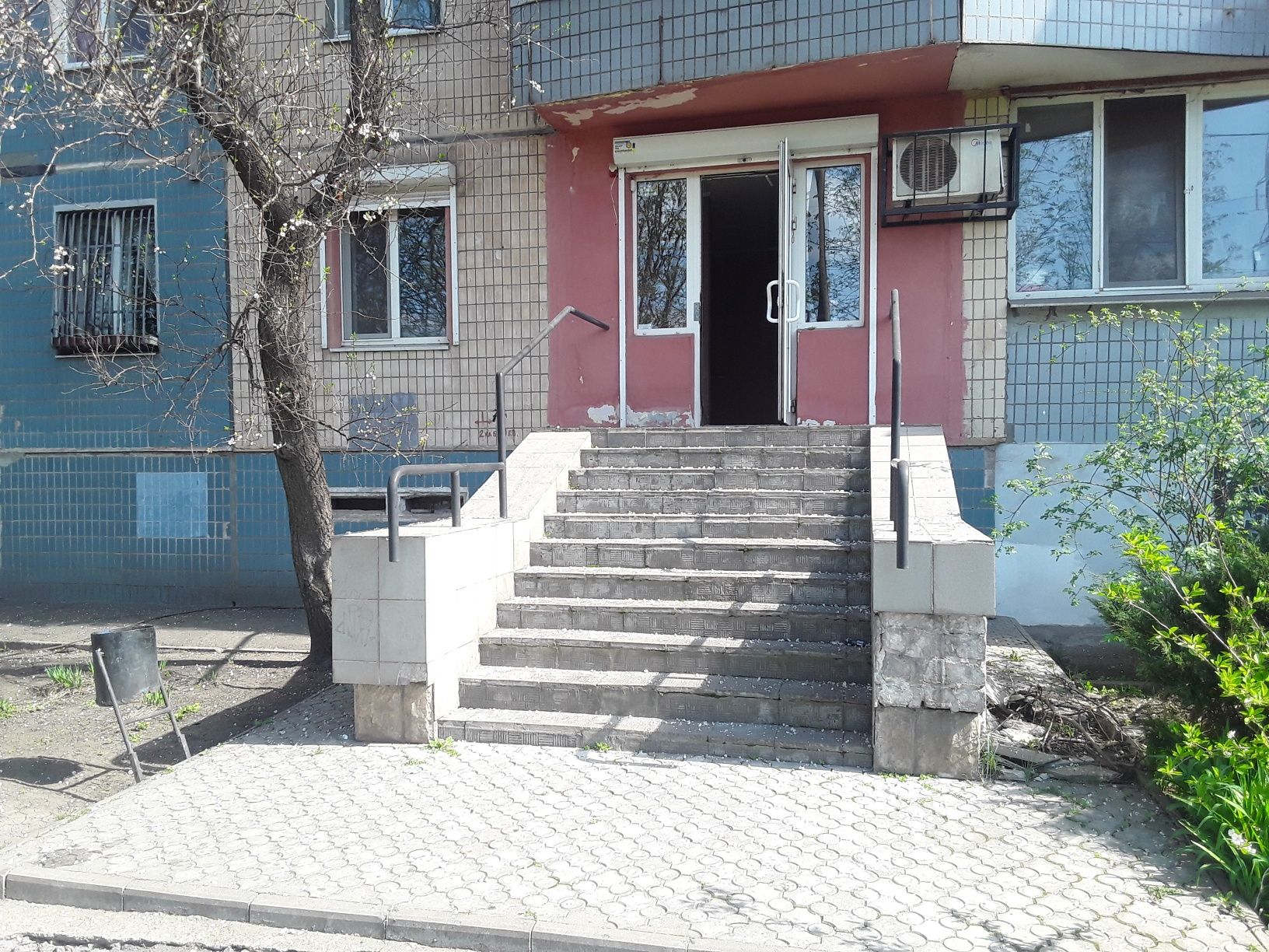 Восточний-2,вул.Лісового27,приміщення 33м2.