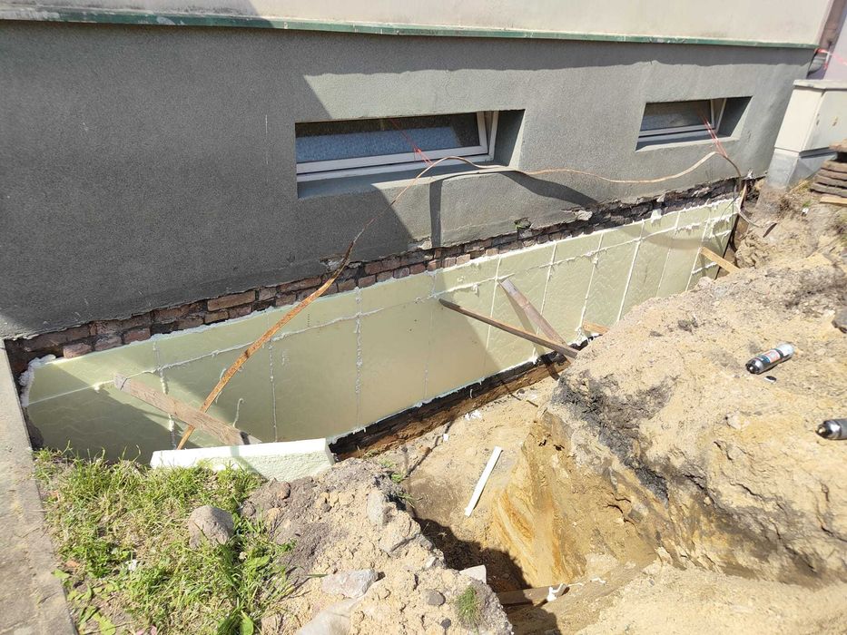 Izolacja fundamentów drenaże hydroizolacja minikoparka odwodnienia