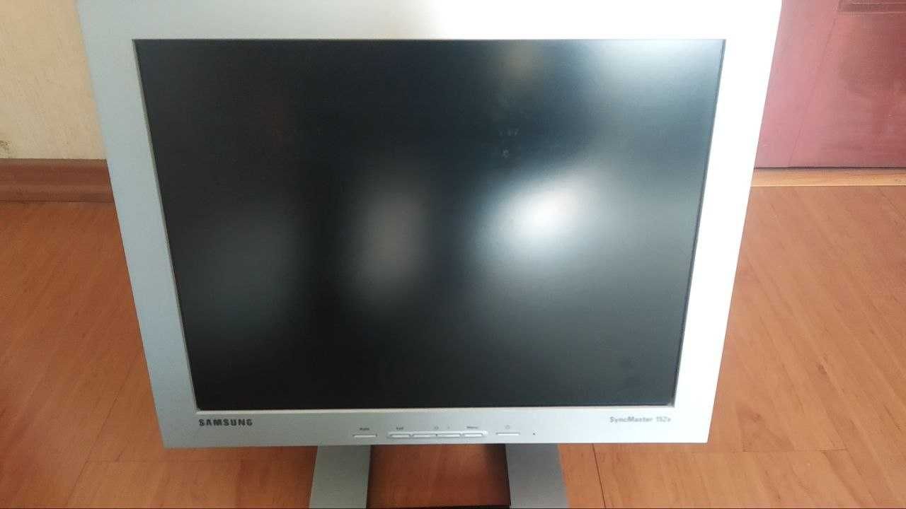 Монитор Samsung SyncMaster 152 В Made in Korea
