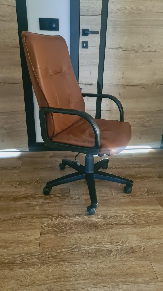 Fotel biurowy, opcja bujania