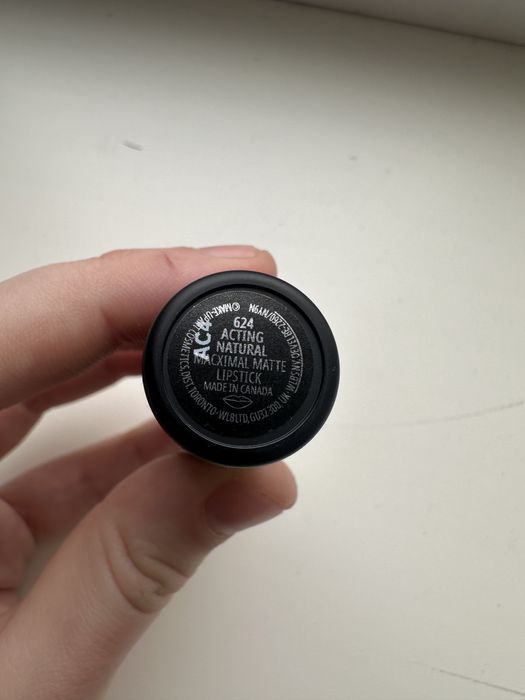 Mac acting natural lipstick