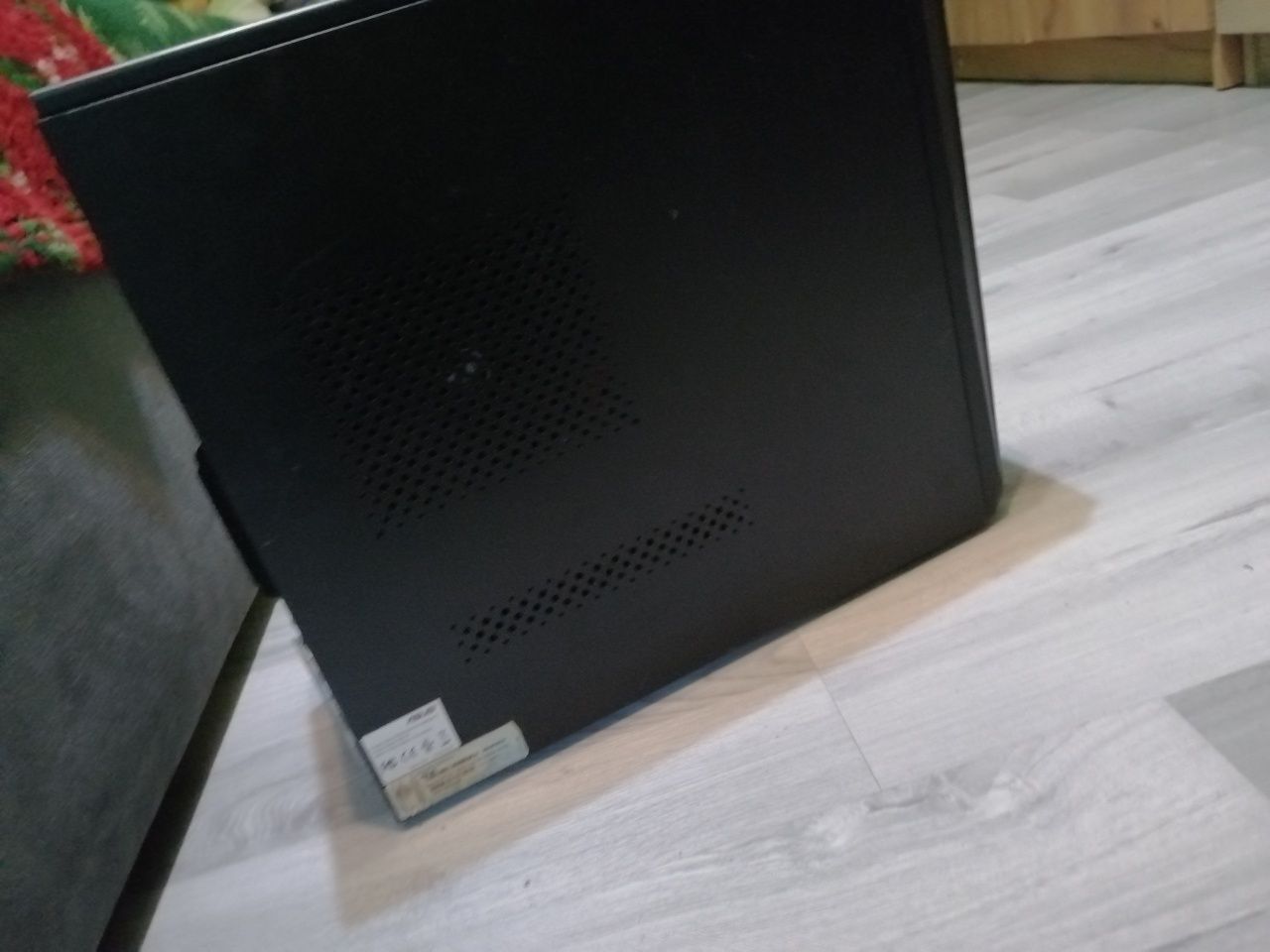 Komputer z monitorem