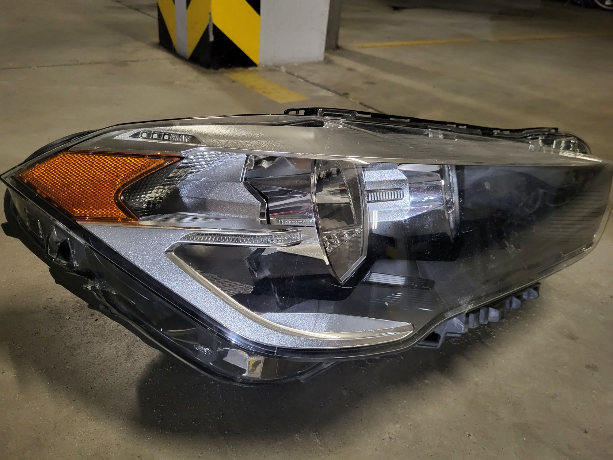 Lampa przód prawa bmw x1 F48 USA  h7