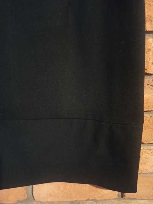 Sukienka czarna dopasowana elegancka aplikacje Savida