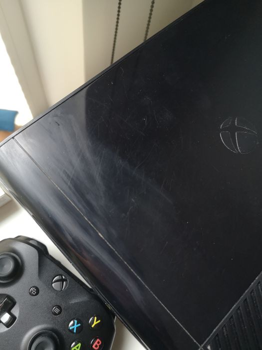 Konsola Xbox 360 E
