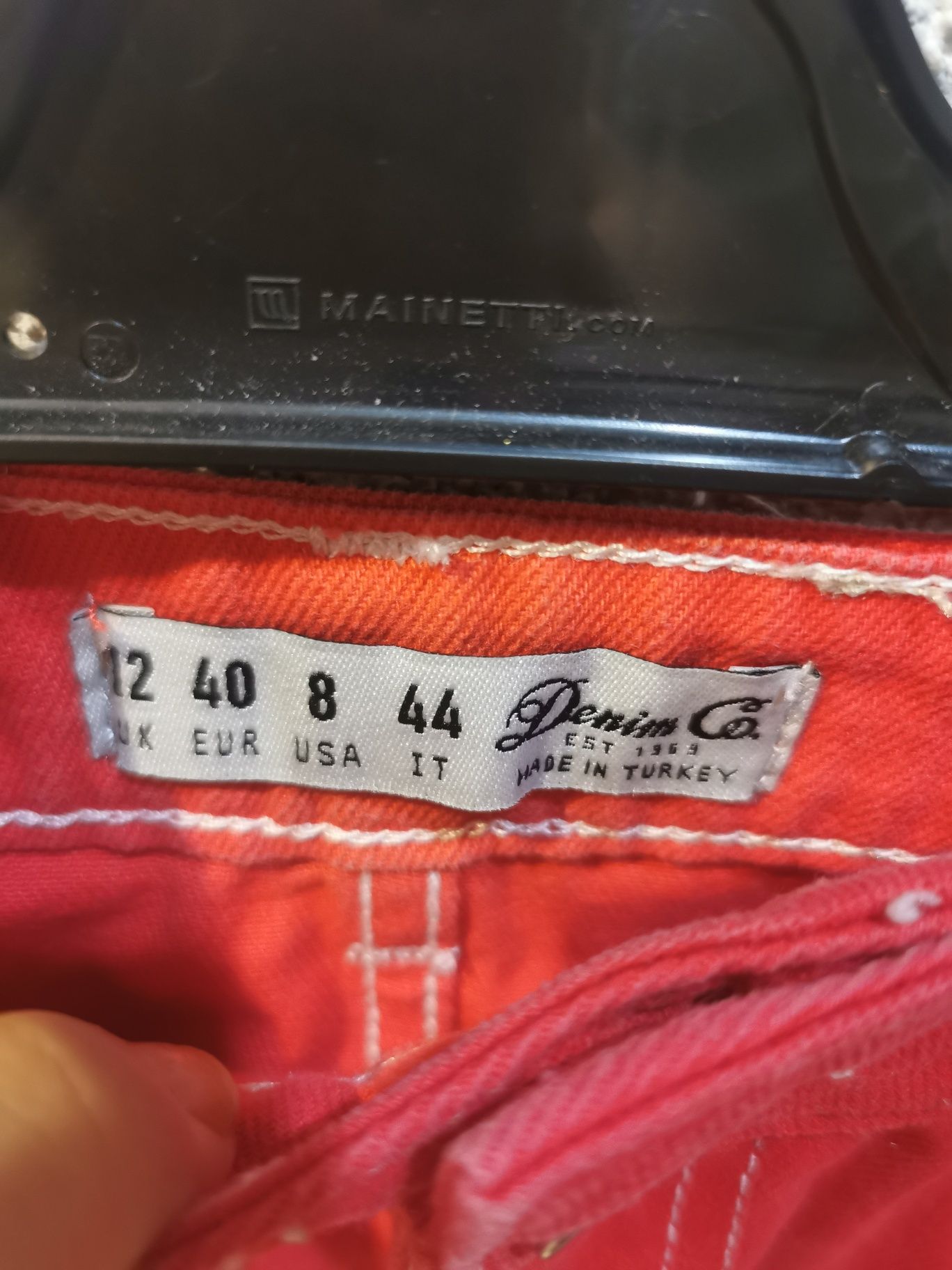 Nowa spódniczka jeansowa damska. Rozmiar 40 L
Długość całkowita 40 cm