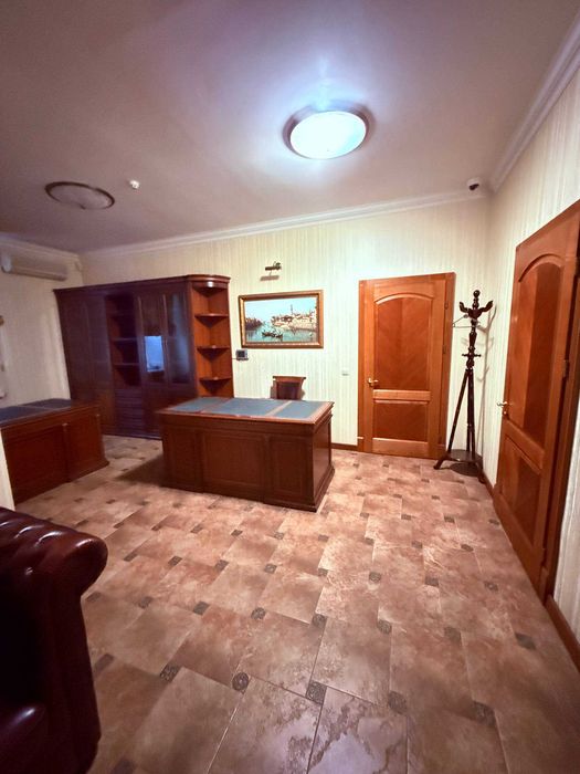 Оренда приміщення вул.Круглоуніверситетська 18/2 з меблями Фасад 105м2