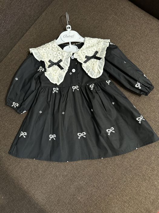 Плаття з елегантним бантом та вишивкою