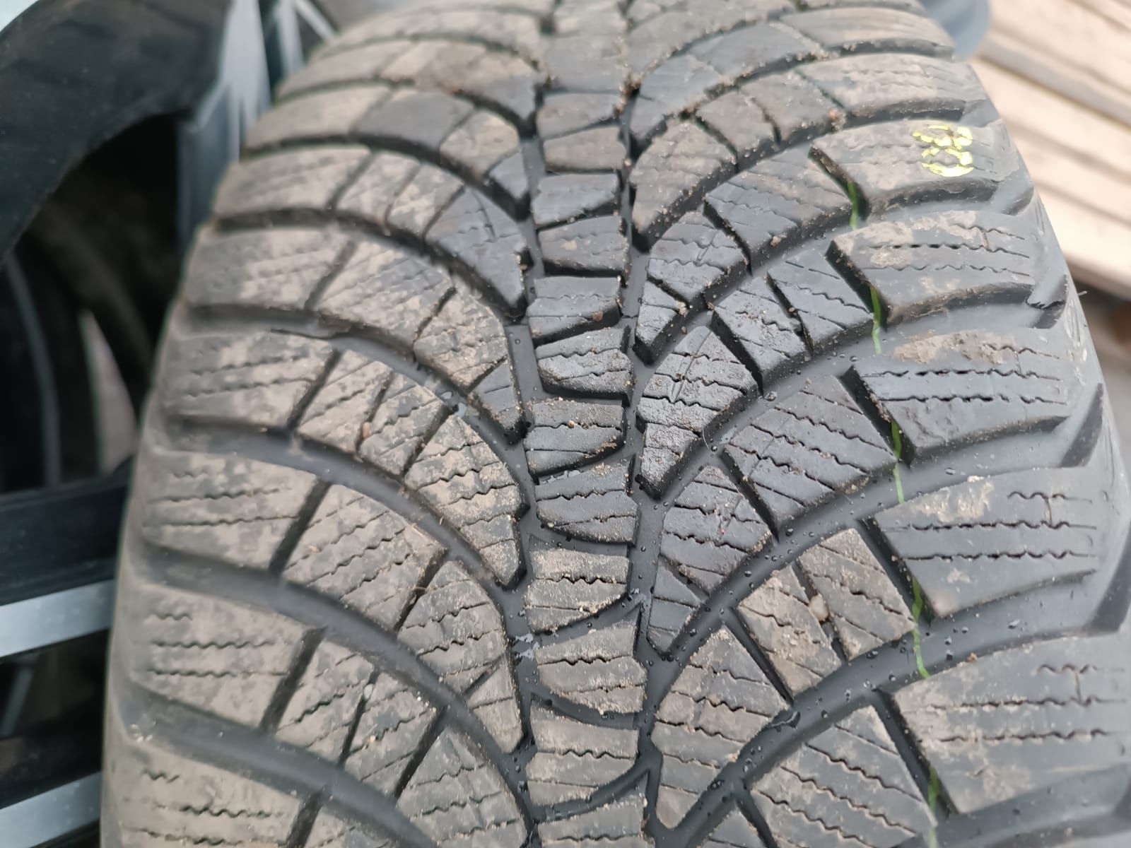 2x Opony zimowe 235/40/18 95W Kumho Wintercraft, 2022 r bieżnik 7,5mm
