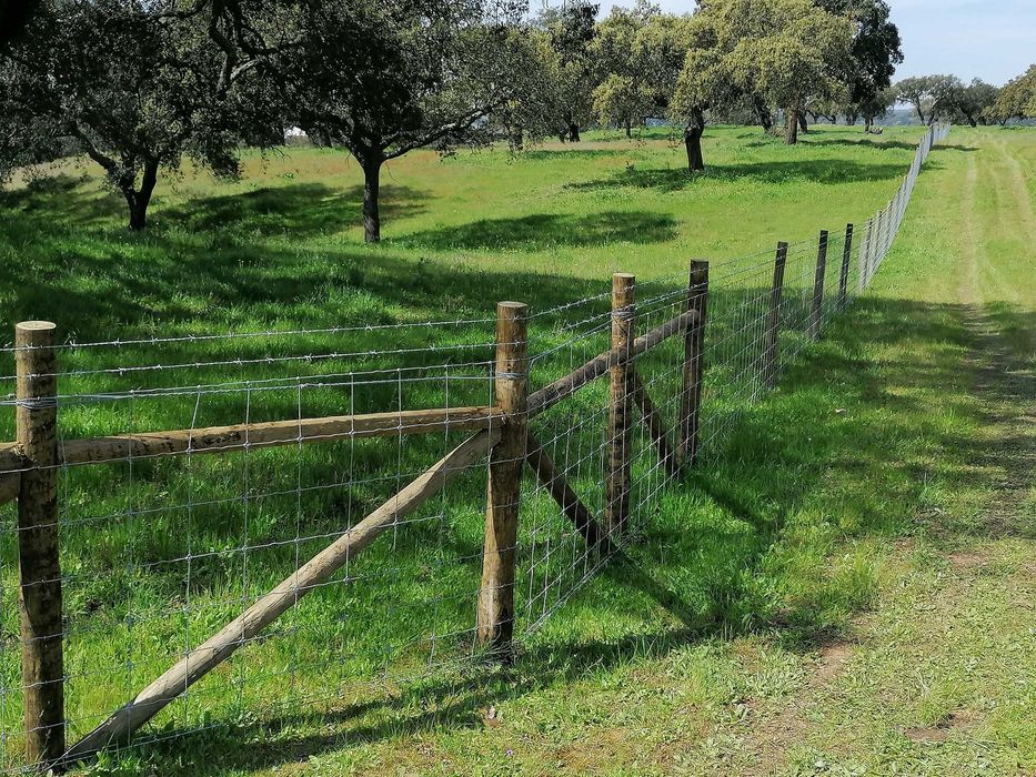 VEDAÇÕES, LIMPEZA TERRENOS, SERVIÇOS DE MÁQUINA - ALENTEJO E ALGARVE