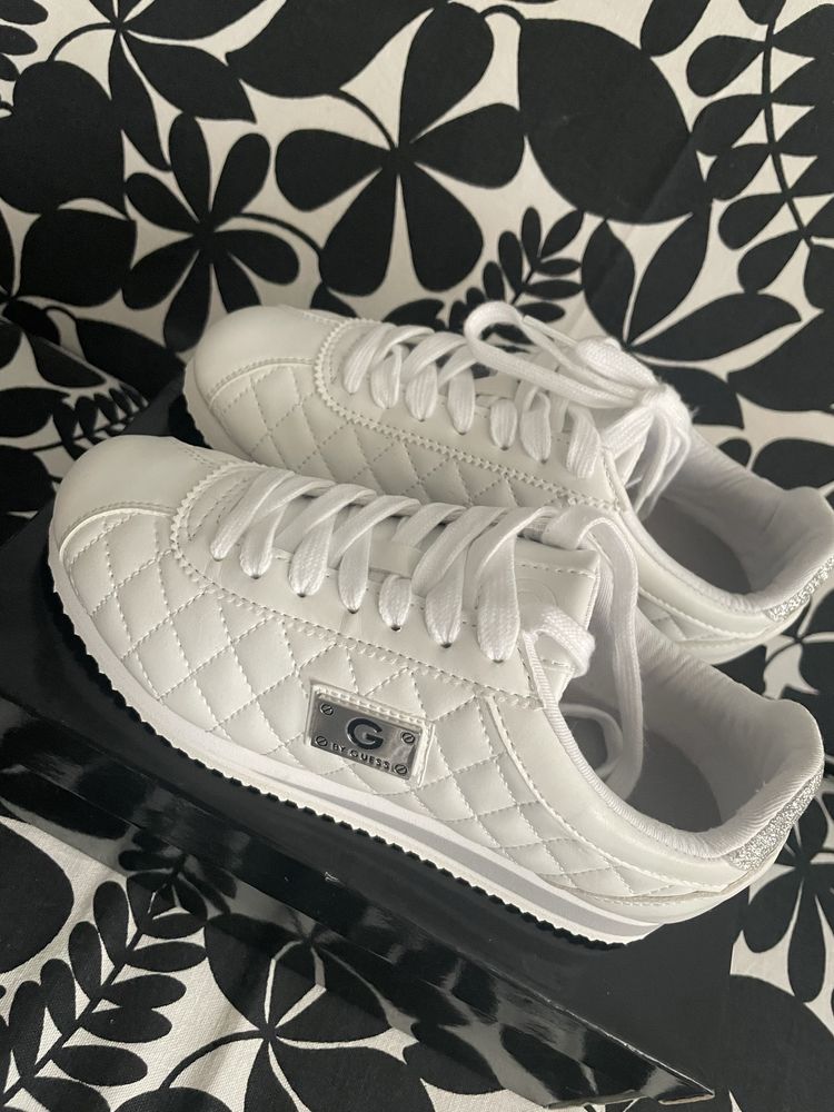 Кроссовки Guess. Оригинал.