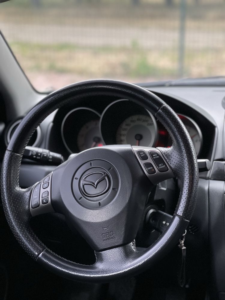 Продам.      MAZDA 3