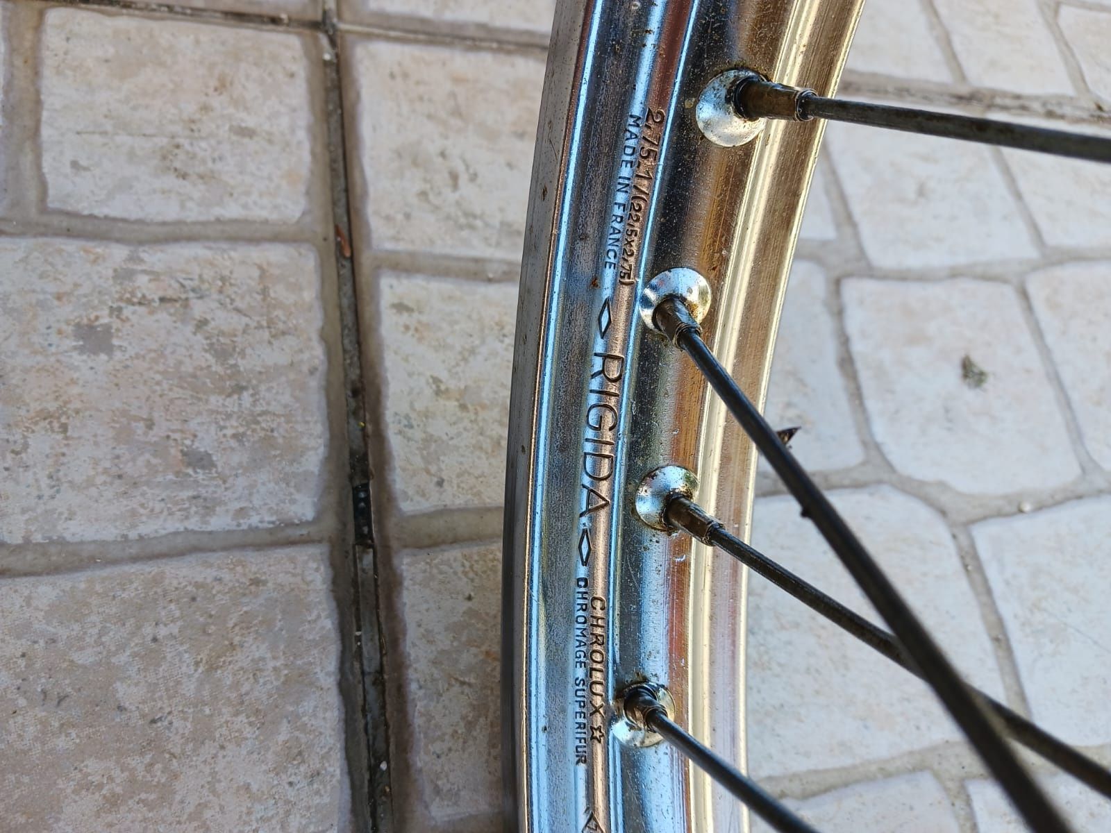 Vendo roda de mobilette Peugeot 103