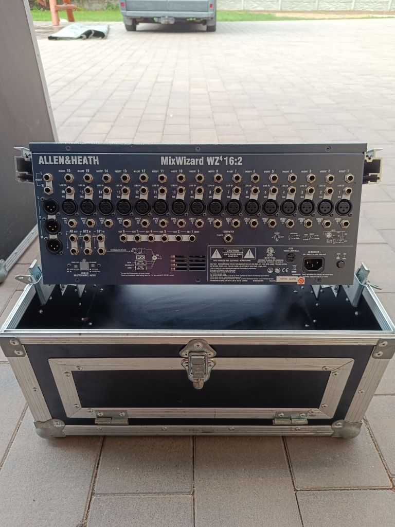 Allen & Heath WZ4 16:2 + case