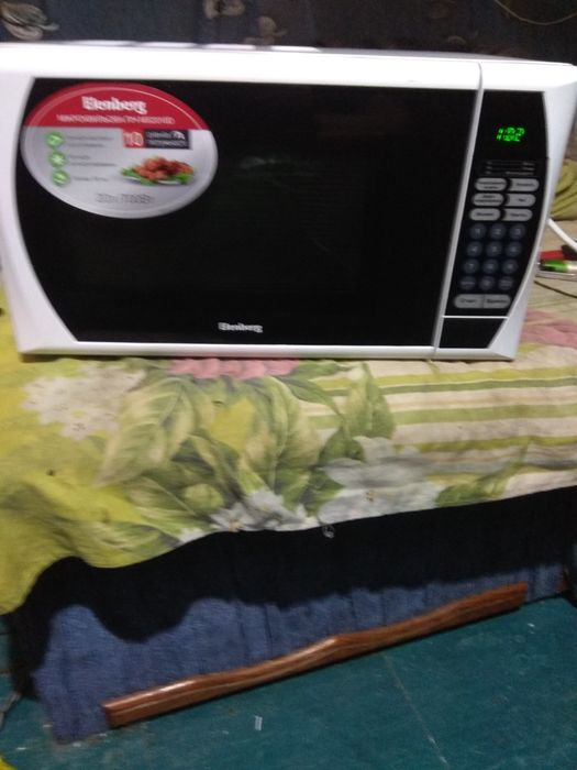 Доставка. Рабочая микроволновка Элемберг