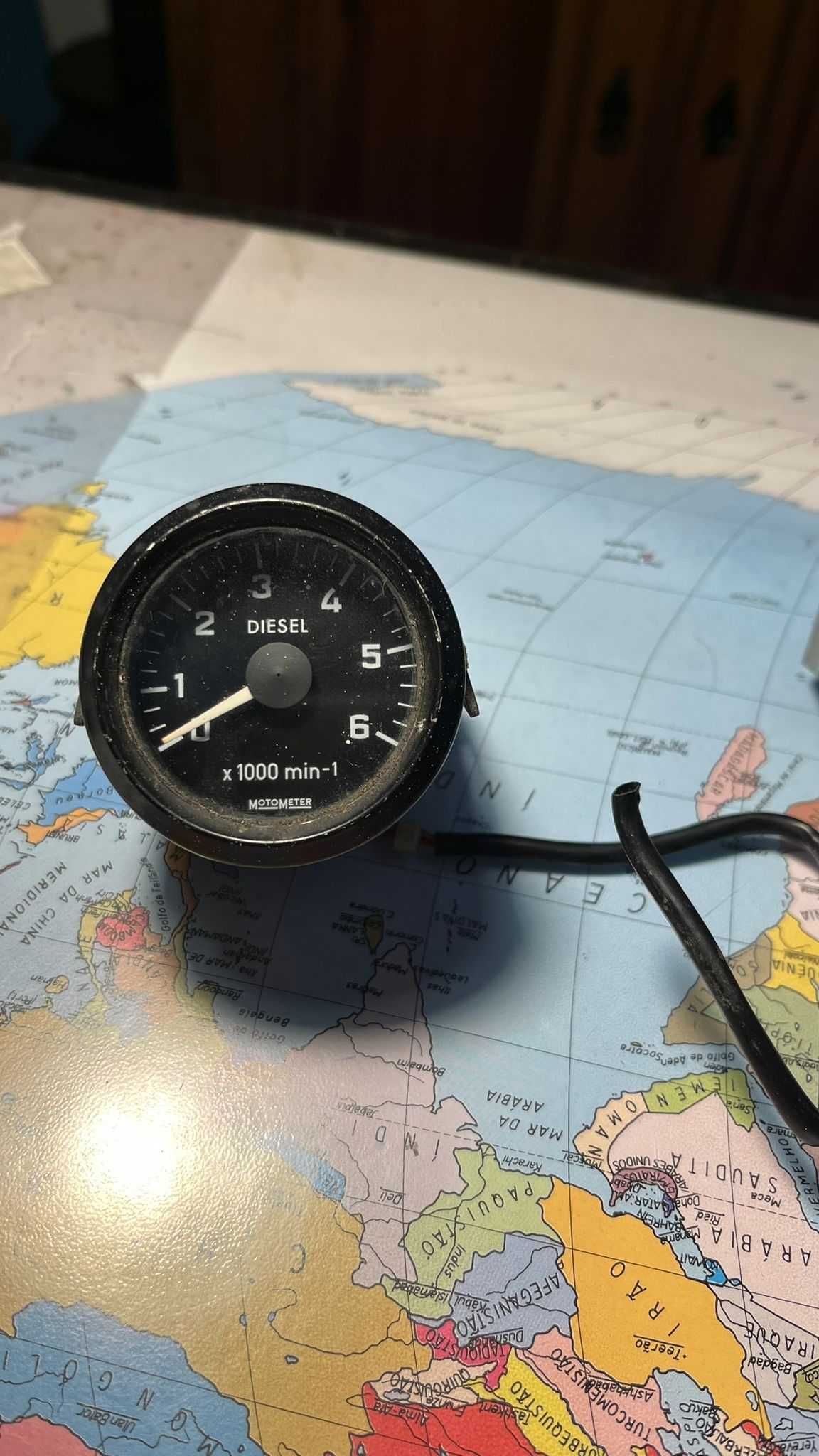 Monometros conta-rotações e pressão turbo