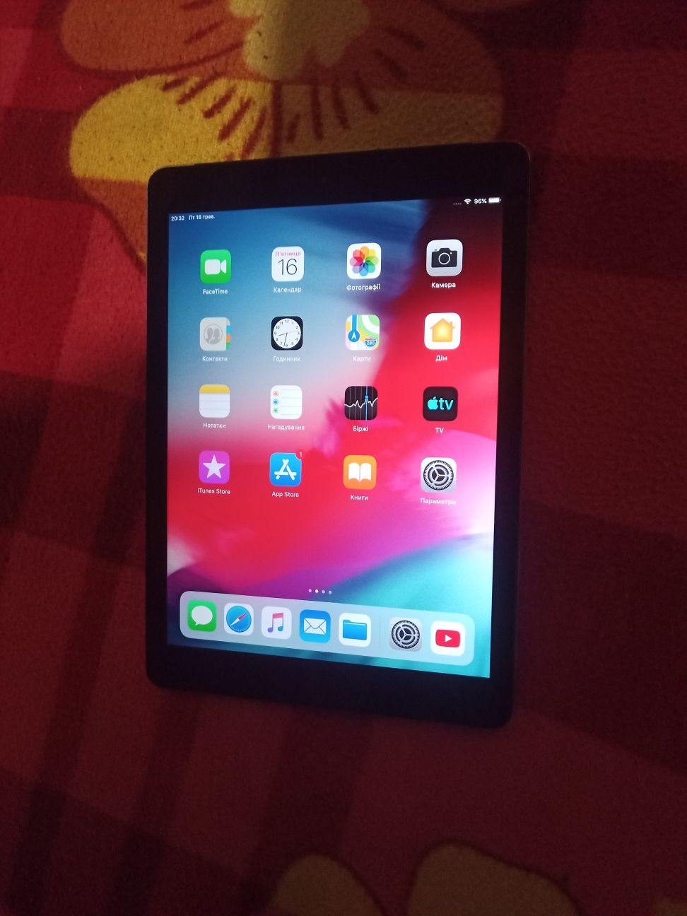 iPad 9,7" 5 покоління iPad Pro 12,9" 2 покоління