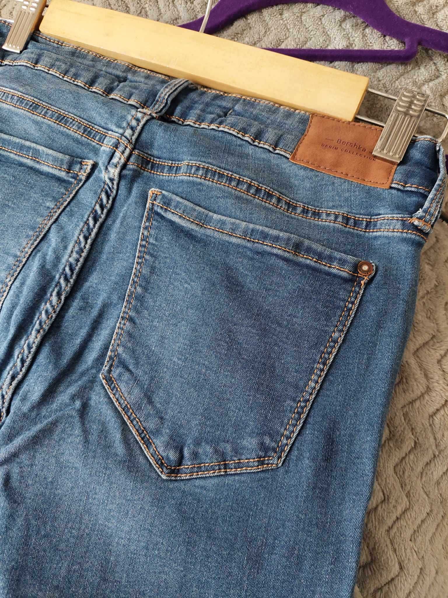Spodnie z dziurami rurki skinny jeans rozmiar 38 ze sklepu Bershka