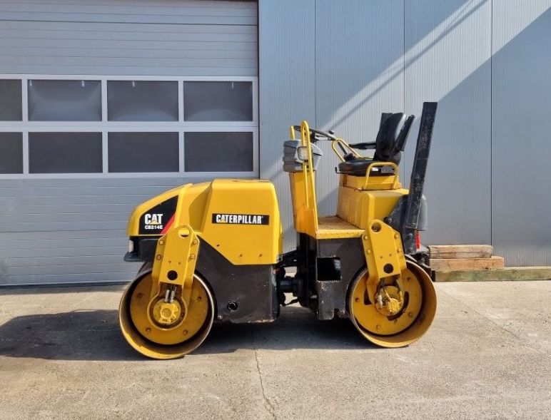 Walec wibracyjny CAT CB214E
