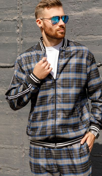 Клетчатый серый костюм с бомбером. Чоловічий костюм з бомбером