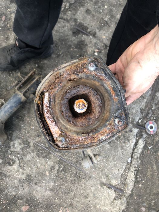 Задні стойки в зборі з пружинами hundai tucson кіа спортейдж 04-10p