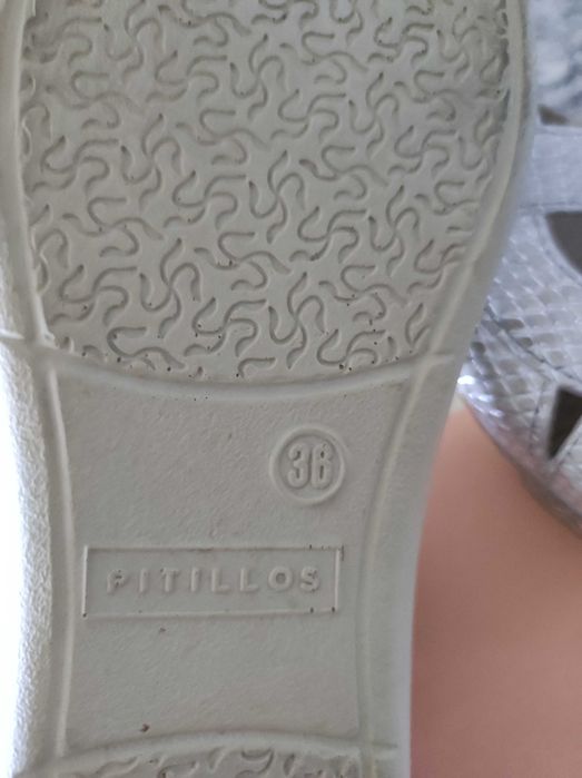 Sandálias em pele n36