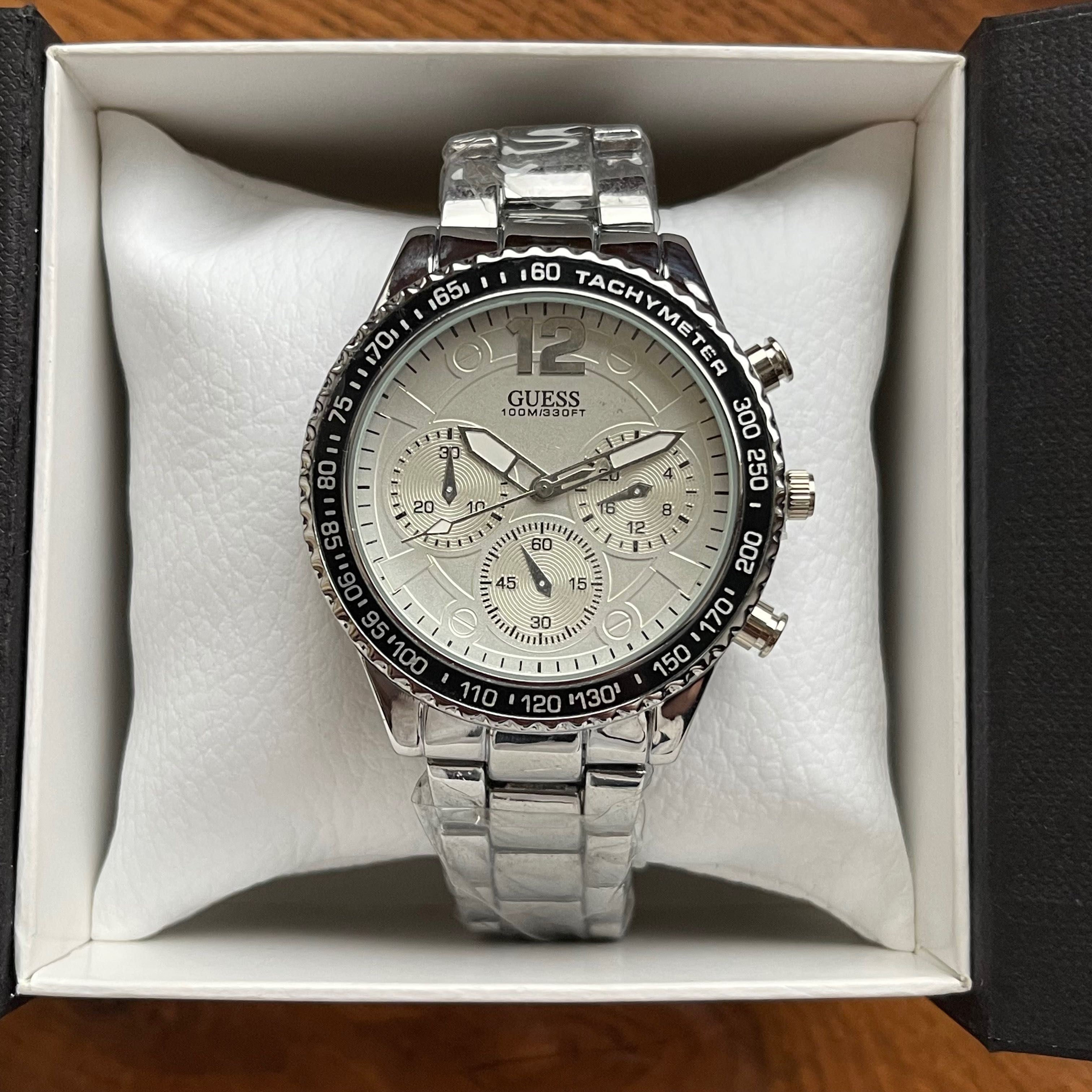 Чоловічий годинник на браслеті Guess сріблястого кольору