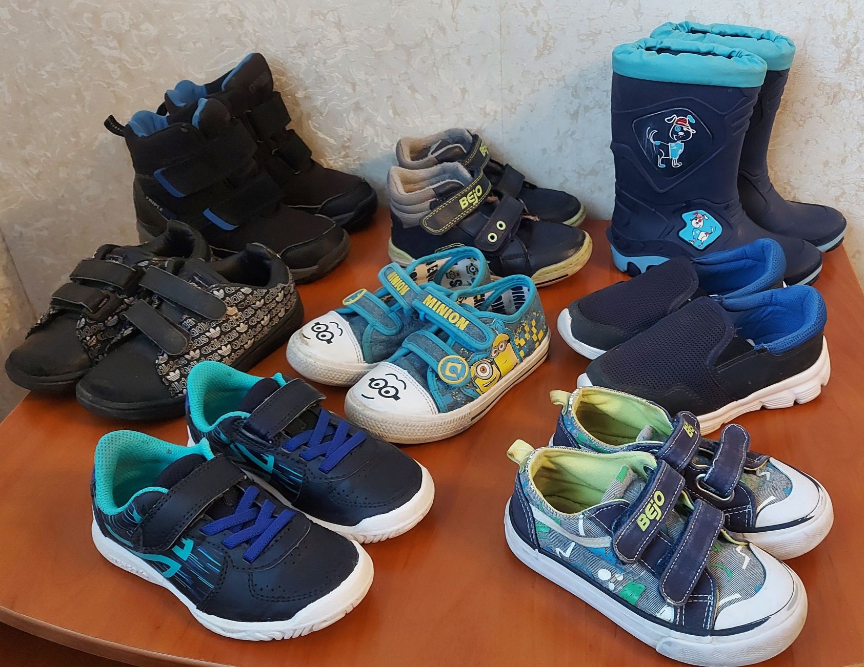 Дитяче взуття міньони, кросівки, кєди, сандалі, тапочки