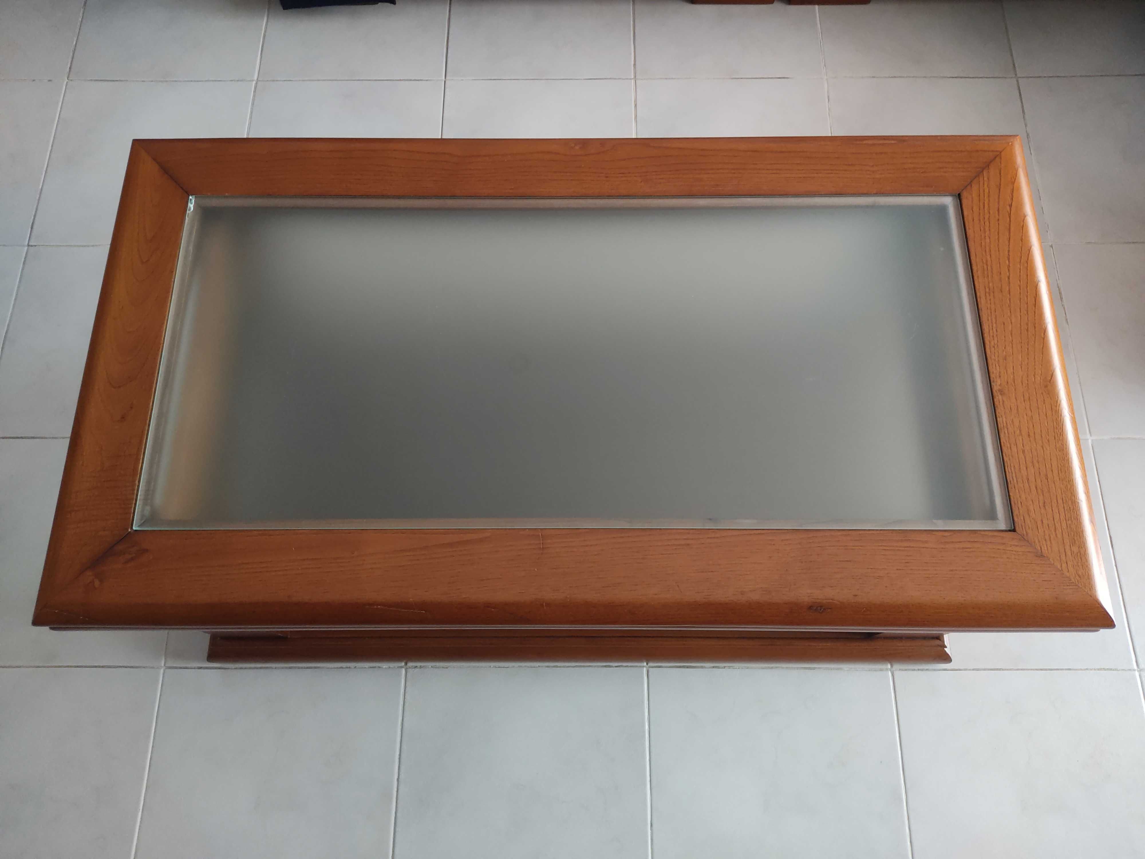 Mesa de centro com vidro