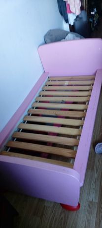 Cama de menina rosa + armário