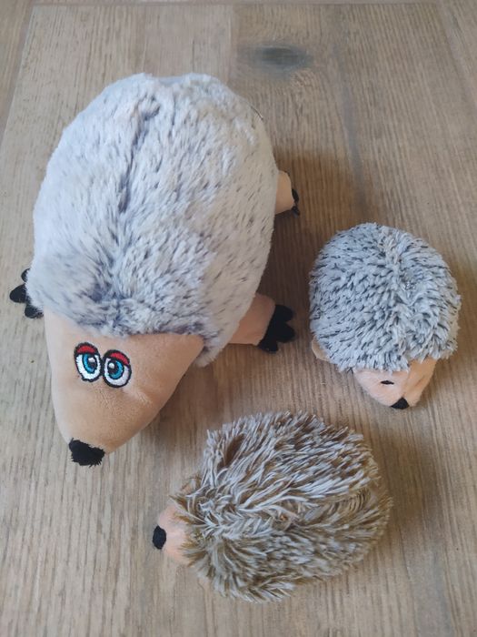 Maskotka jeż jeżyk rodzinka jeży pigmejskich prezent pluszak przytulan