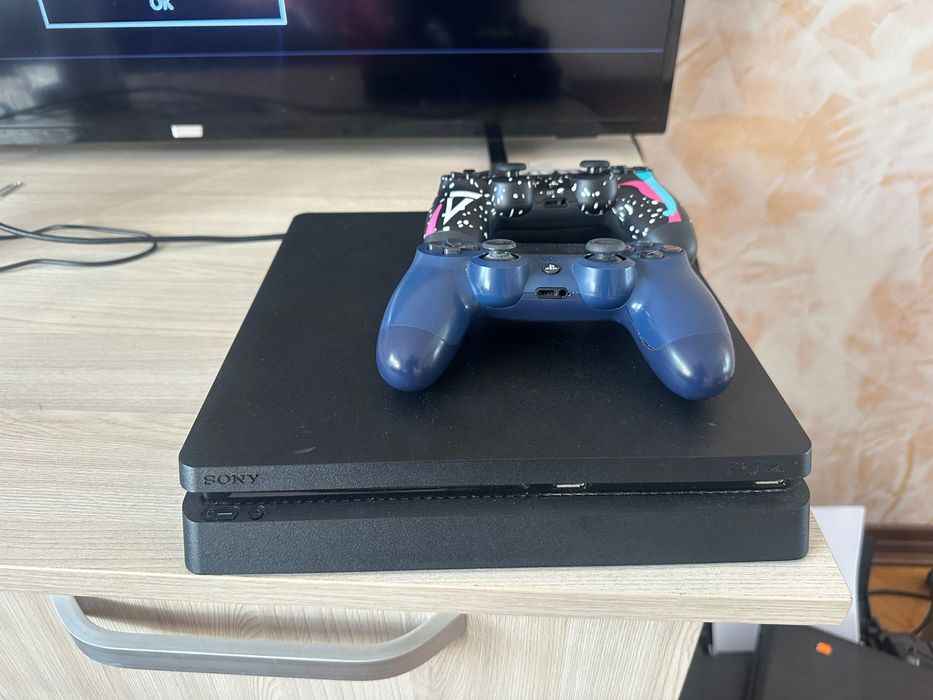 PS4 з двома джойстиками