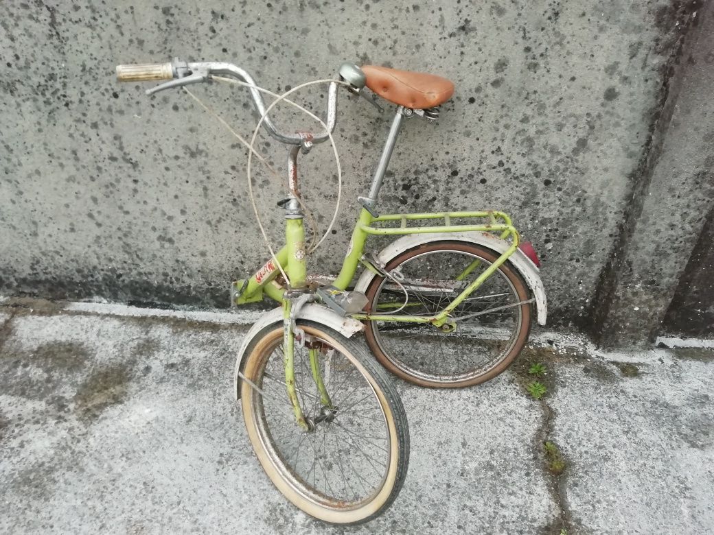 Bicicleta de senhora antiga e completa