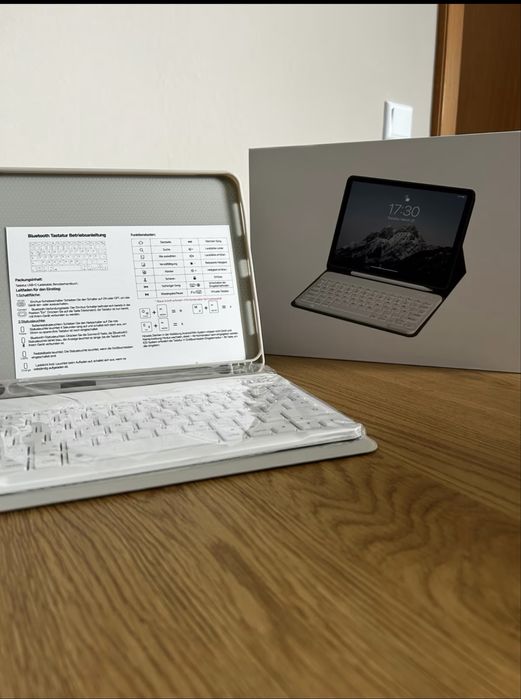 Чохол для iPad з клавіатурою
