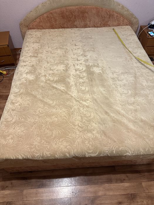 Двоспальне м’яке ліжко з нішею 160 на 200