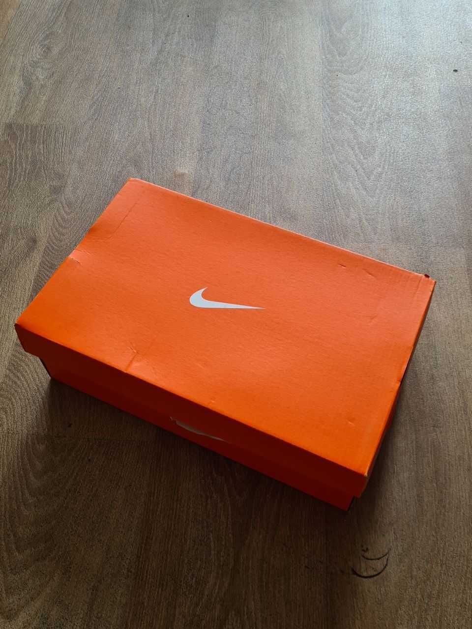 Nike бігові кросівки найк нові