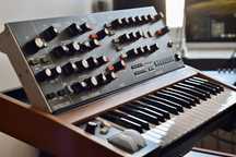 Behringer Poly D