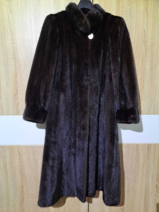 Saga Mink długie futro z norek ciemny brąz