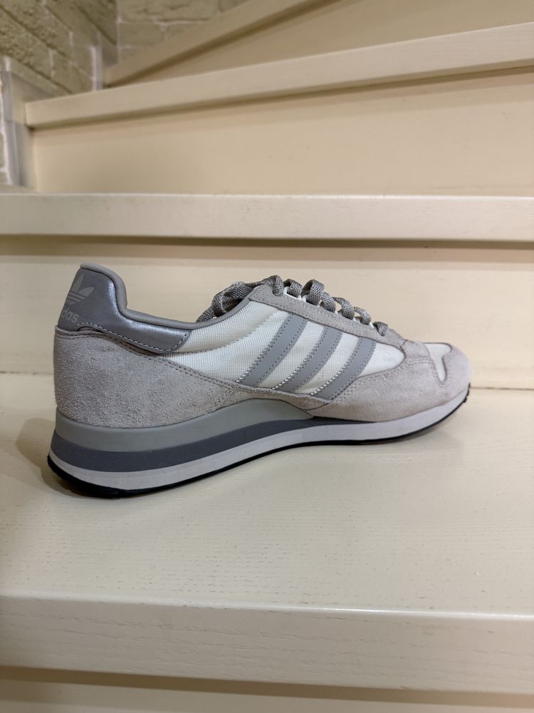 Оригінальні кросівки adidas б/у