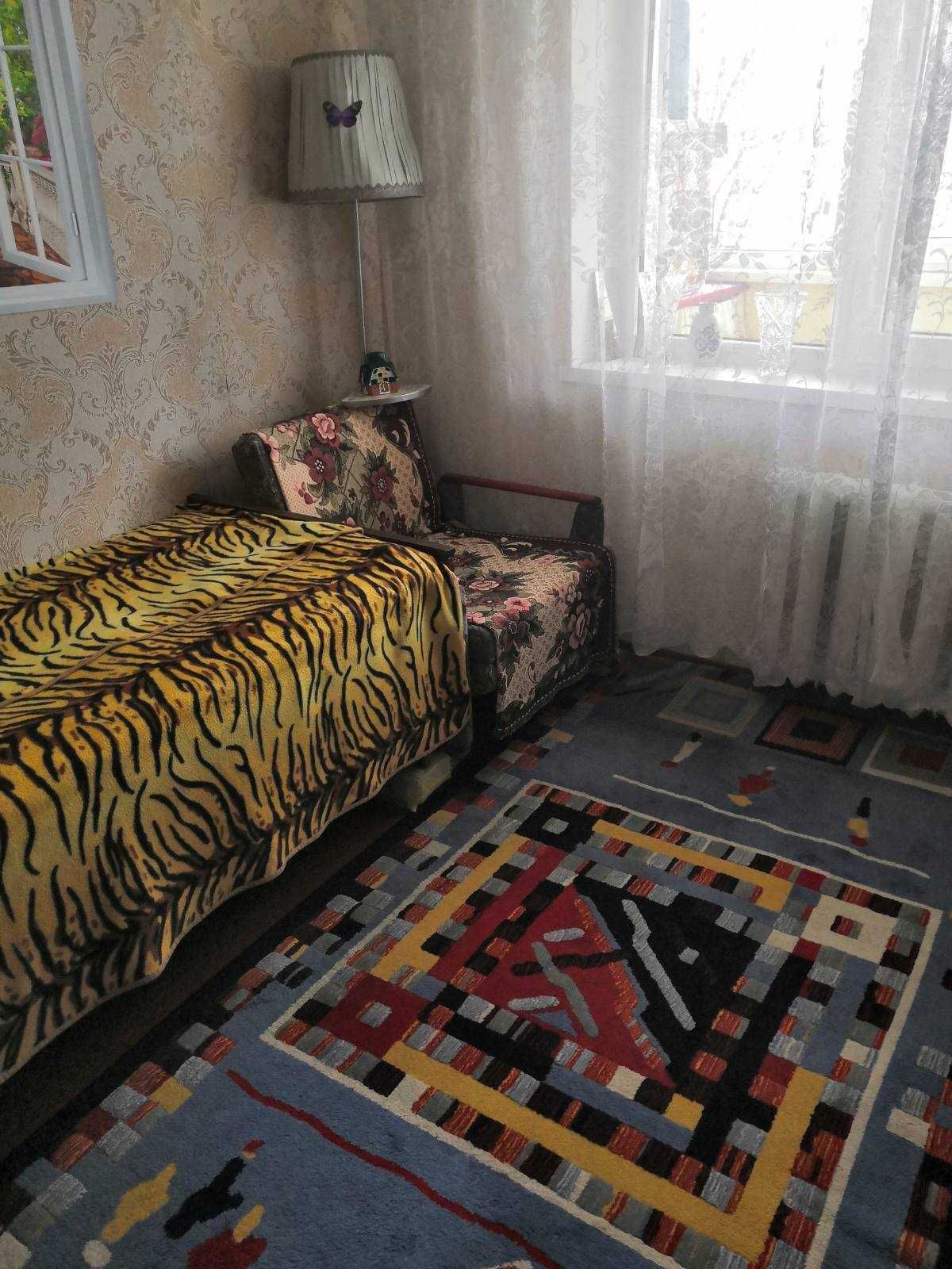 Здам кімнату дівчині, в 3 кім.кв., 3 пов. Район Руставі