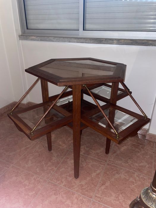Móvel vitrine estrelado