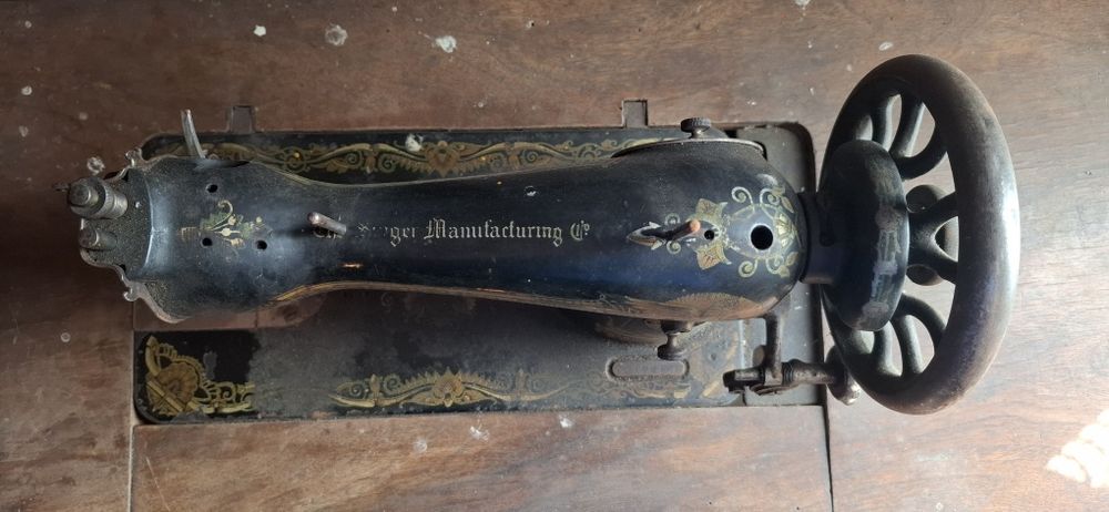 Zabytkowa maszyna do szycia Singer