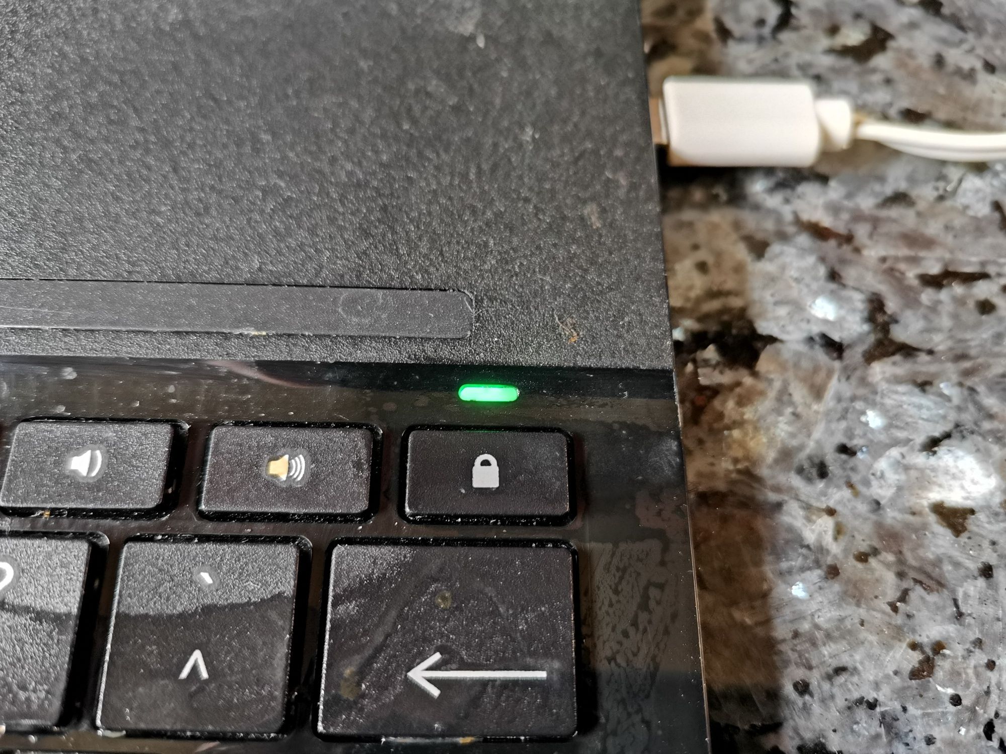Etui z klawiaturą Logitech Type +do iPada