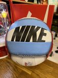 Волейбольний мʼяч nike hypervolley 18P 05