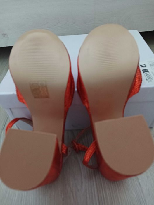 Sandały damskie na platformie