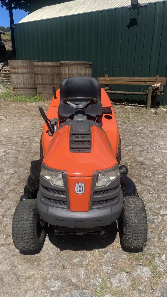 HUSQVARNA CTH 191 Tractor corta relva 19cv com cesto recolha 250lts