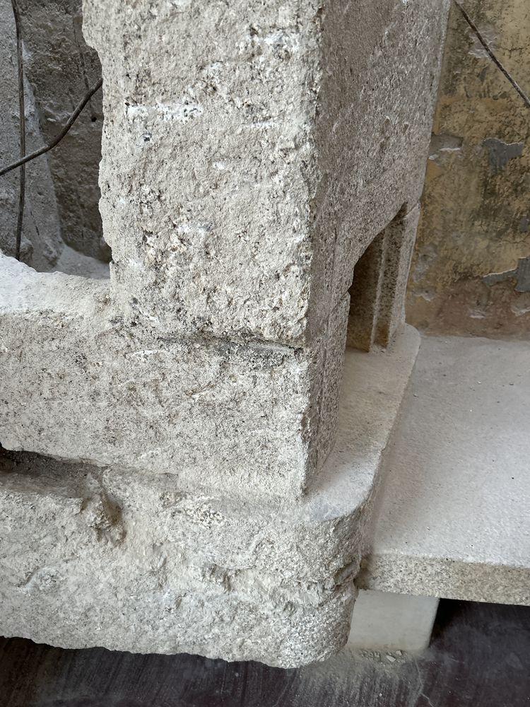 Pedra de forno antigo e pedra de lareira